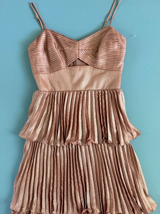 NWT Dress The Population Zahrah Tiered Pleated Rose Pink Metallic Satin Gown - Picture 7 of 10